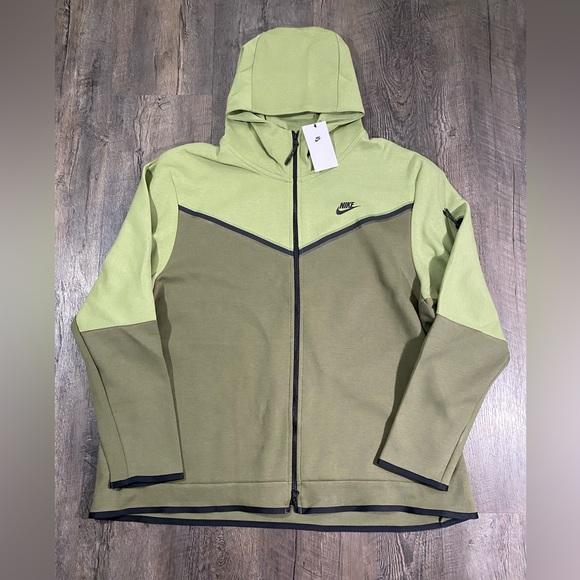 NEW | NIKE Men's Sportswear Tech Fleece Full-Zip Hoodie - Picture 2 of 5